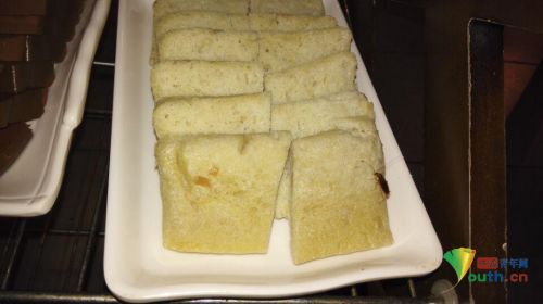 太原百岁鱼饭店菜里发现蟑螂 消费者称很&ldquo;受伤&rdquo;(组图)1