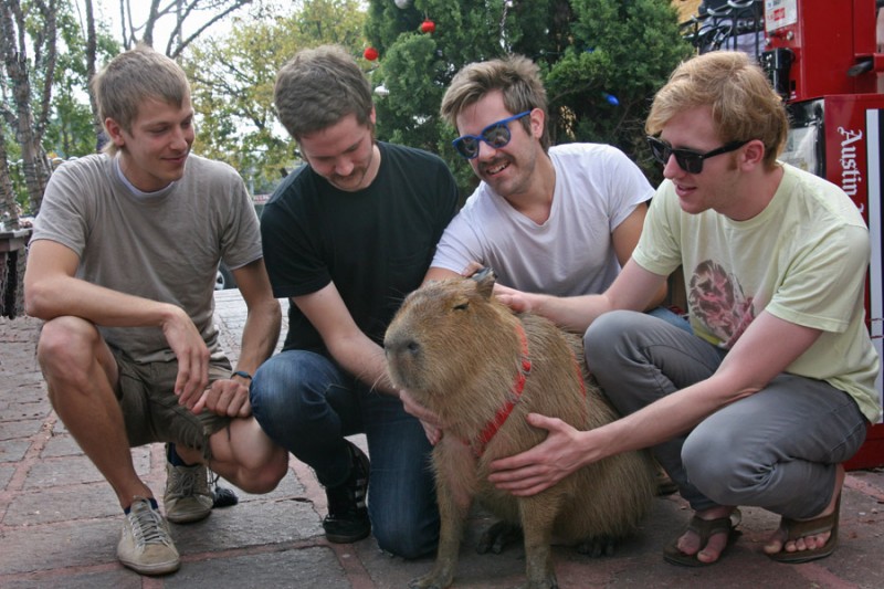 2009_11_17_01_sCaplinWithCapybaraMusic