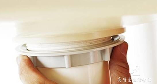 「防臭防漏防蟑螂！」排水孔加上这个东西，蟑螂不见了！排水也变畅通了！