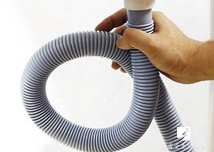 「防臭防漏防蟑螂！」排水孔加上这个东西，蟑螂不见了！排水也变畅通了！