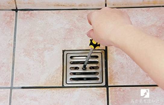 「防臭防漏防蟑螂！」排水孔加上这个东西，蟑螂不见了！排水也变畅通了！